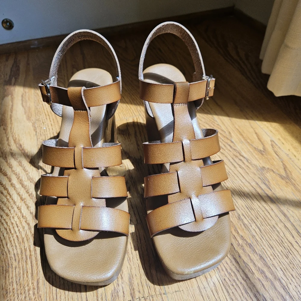 NWOT Limelight Slingback Wedge Platform Clogs Sandals in brown/Natural tan